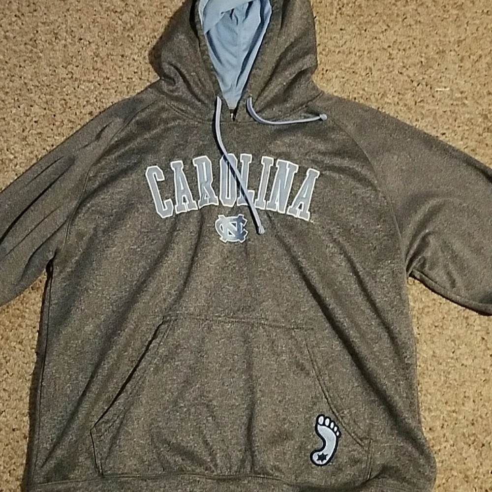 UNC hoodie in great condition